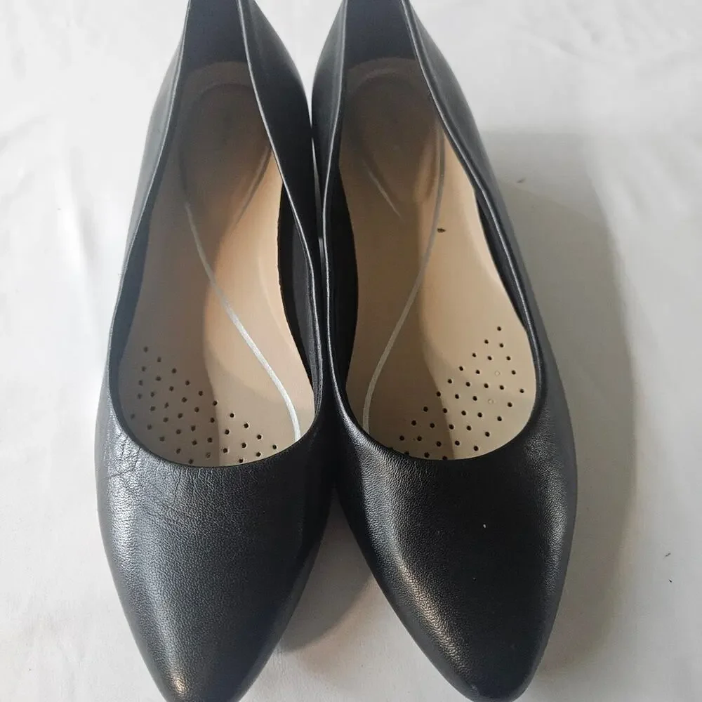 Easy Spirit Caldese leather pumps in black, 1 inch block heel, leather upper.